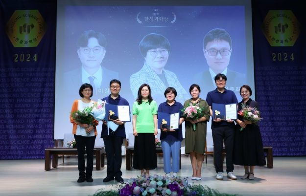 Jun Hee Lee award